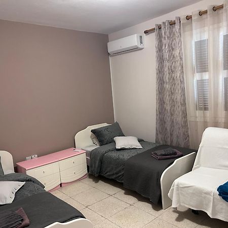 Ptolemaidos Cosy Family Apartment Larnaca Esterno foto